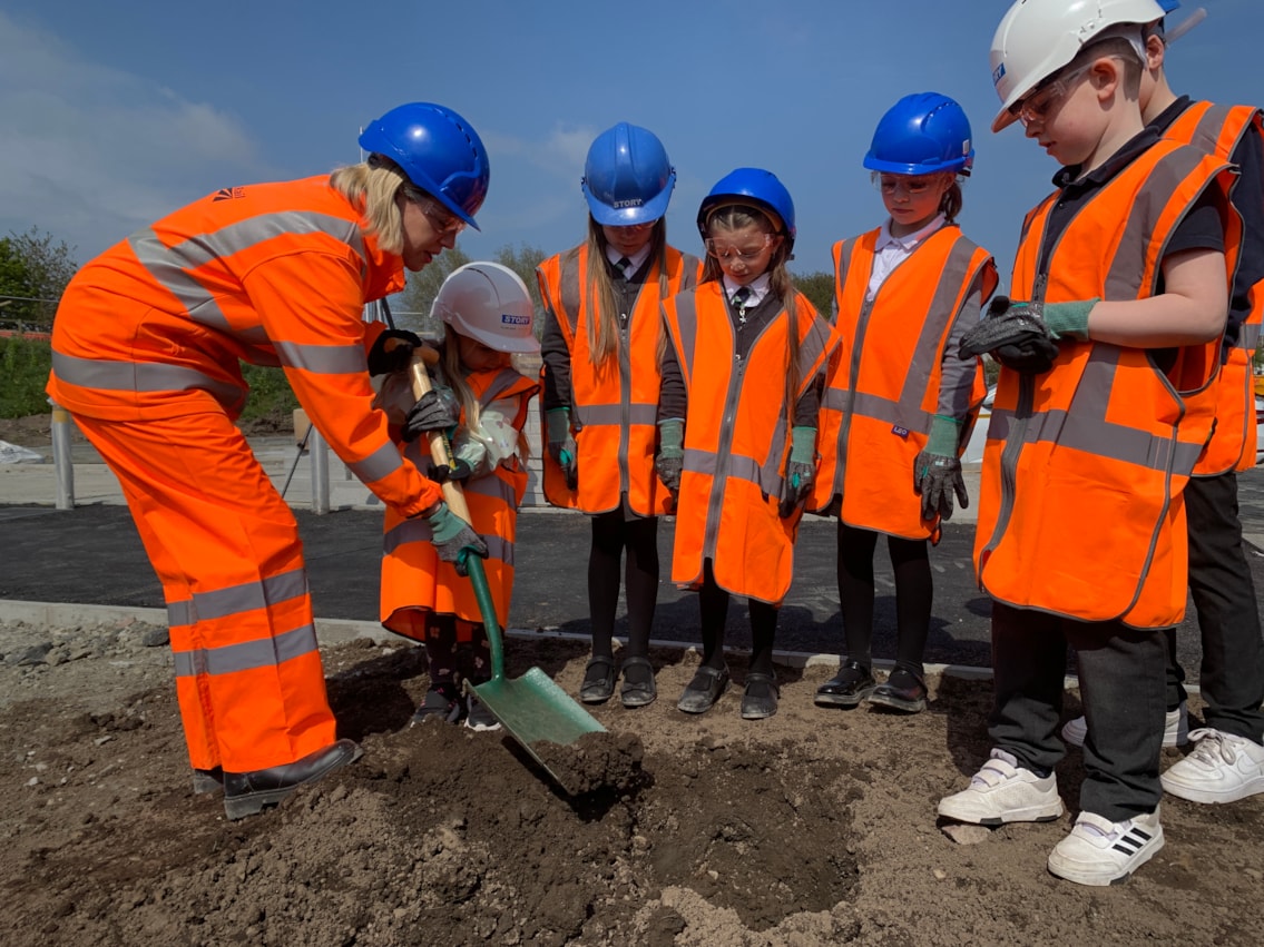 Jenny Gilruth MSP and school kids at Leven