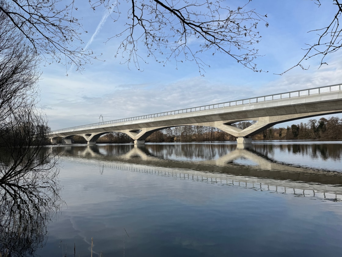 View of Colne Valley viaduct as it crosses Korda Lake (March 2025) 00002