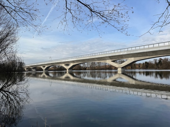 View of Colne Valley viaduct as it crosses Korda Lake (March 2025) 00002