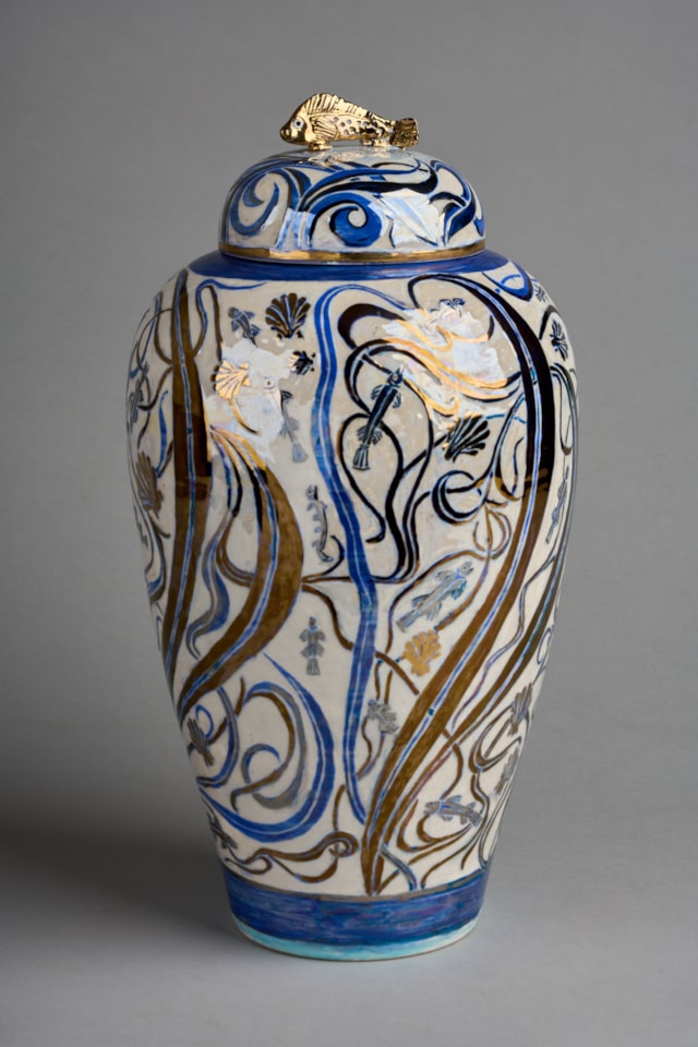 Julia Carter Preston, Lidded jar with ‘sgraffito’ figuring and lustre glazes, 2001. Victoria Gallery and Museum, University of Liverpool