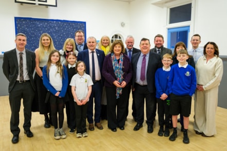 Cabinet Secretary Fiona Hyslop visits Darvel Primary School