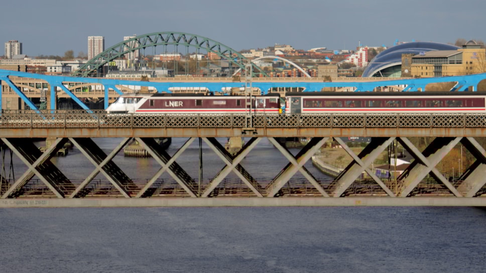 An LNER InterCity 225 passes over King Edward VII Bridge, Newcastle