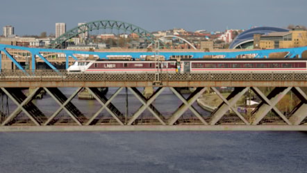 An LNER InterCity 225 passes over King Edward VII Bridge, Newcastle