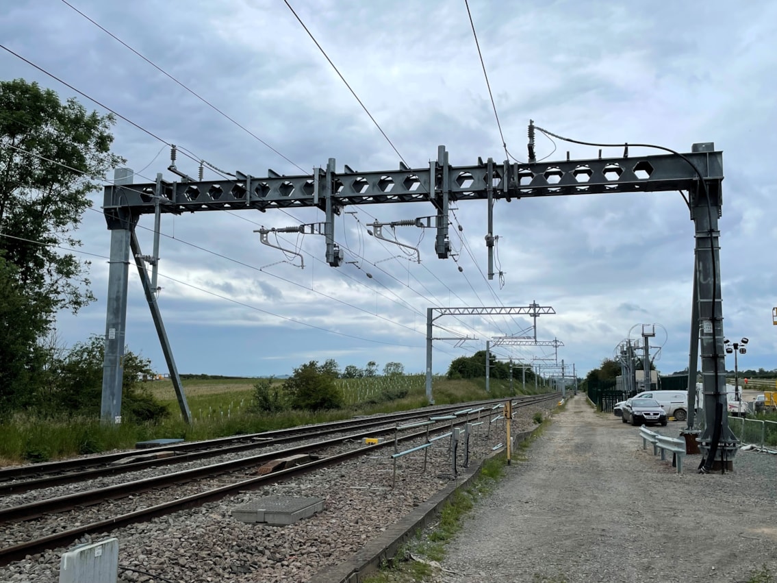 New wires installed as part of Midland Main Line Upgrade (MML), Network Rail (2)