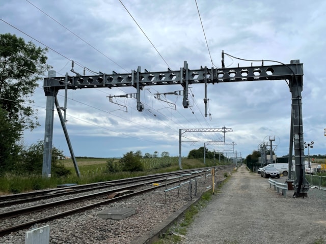 New wires installed as part of Midland Main Line Upgrade (MML), Network Rail (2)