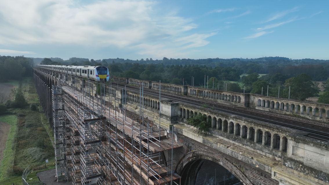 A Thameslink service crossing over the Viaduct