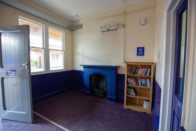 TfL Image - Waiting Room - Platform 3 (BEFORE)