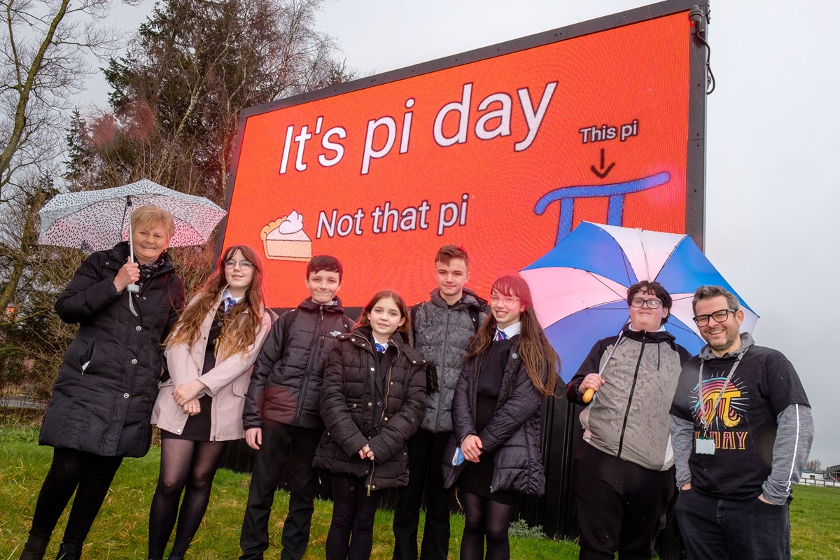 Jean Wilson with Kate, Lewis, Elouise, Harry, Charlotte, Mateusz and Mr Chris Smith