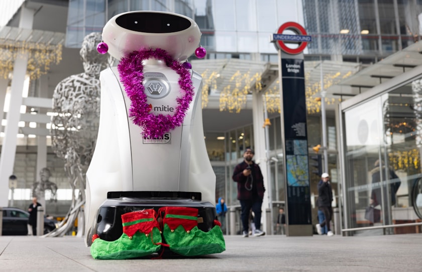 Mitie Carolling Cobots - 3