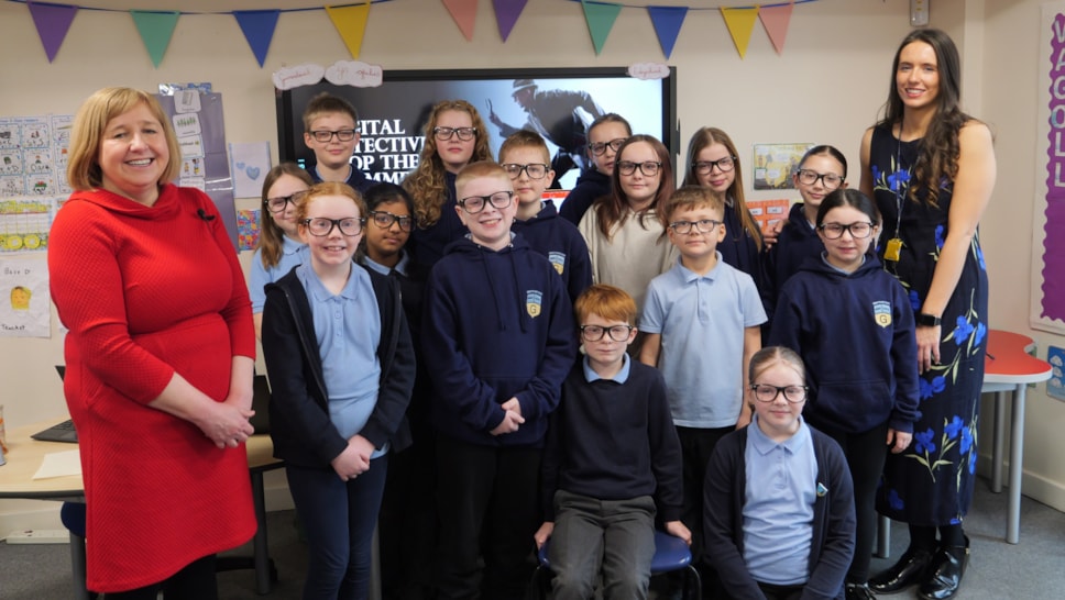 Pupils at Griffithstown Primary School with their teacher and Lynne Neagle Cabinet Secretary for Education