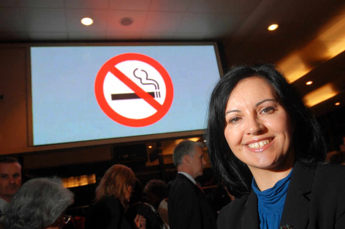 HEALTH MINISTER LAUNCHES COUNTDOWN TO NO SMOKING ON RAILWAYS: Caroline Flint launches No Smoking at stations