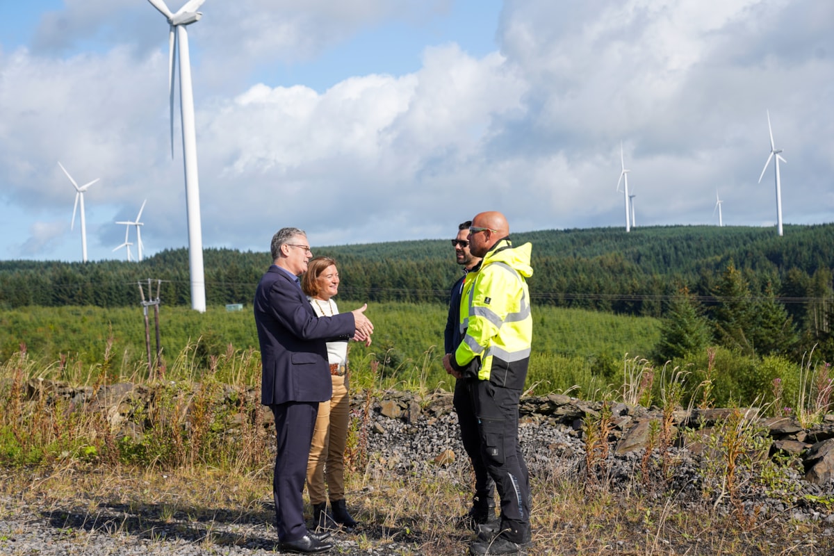 FM Eluned Morgan & PM Keir Starmer at Windfarm in Carmarthenshire-2