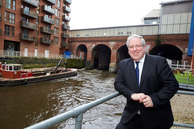 Secretary of State visits start of work at Leeds Station Southern Entrance