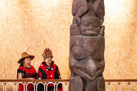 Delegates from the Nisga’a Nation (Pamela Brown and Chief Ni’isjoohl) with the Ni’isjoohl Memorial Pole. Image credit Duncan McGlynn-3