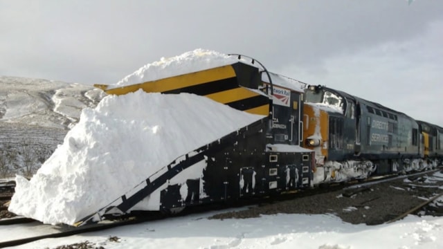 Railway teams prepare for Storm Goretti as passengers urged to plan ahead: Snow Plough in previous years