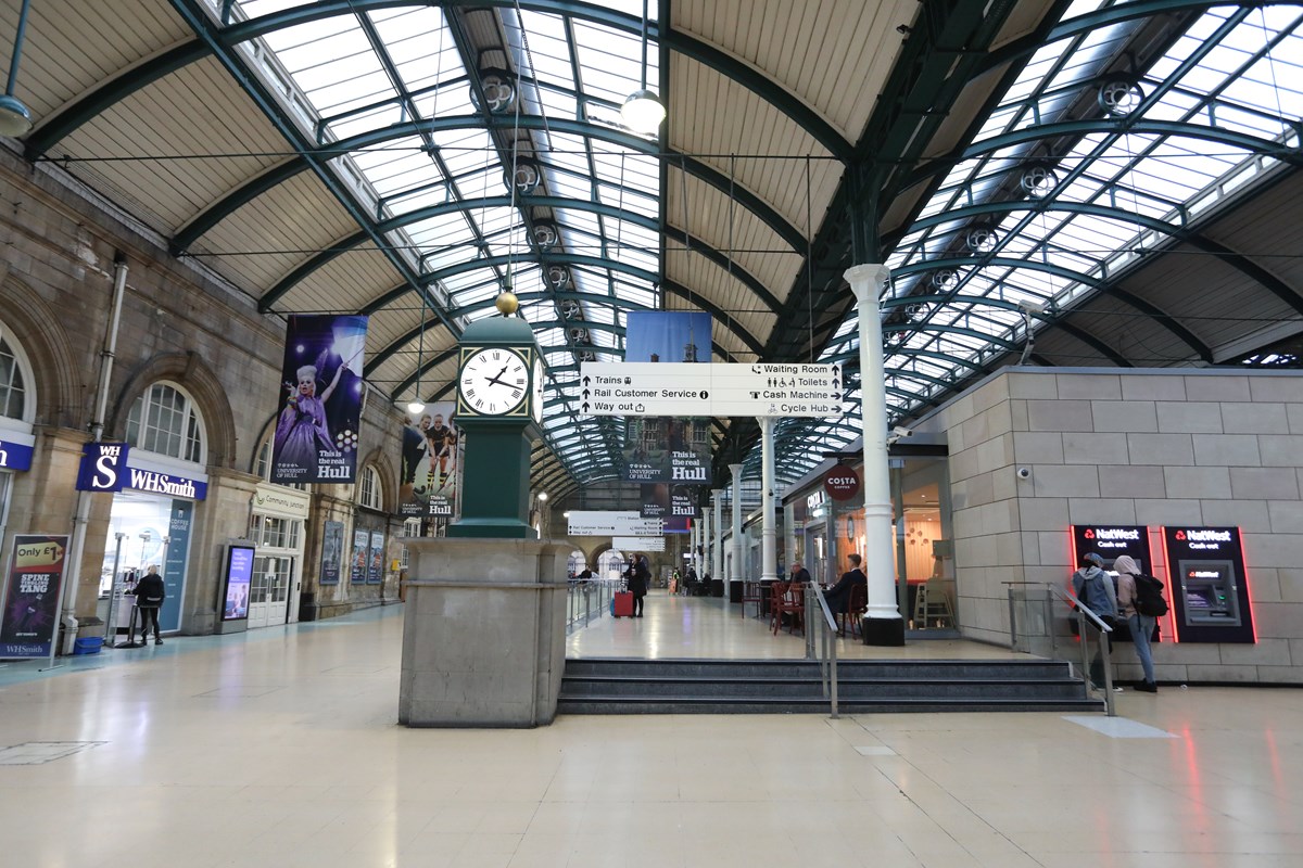 Hull Paragon concourse-3