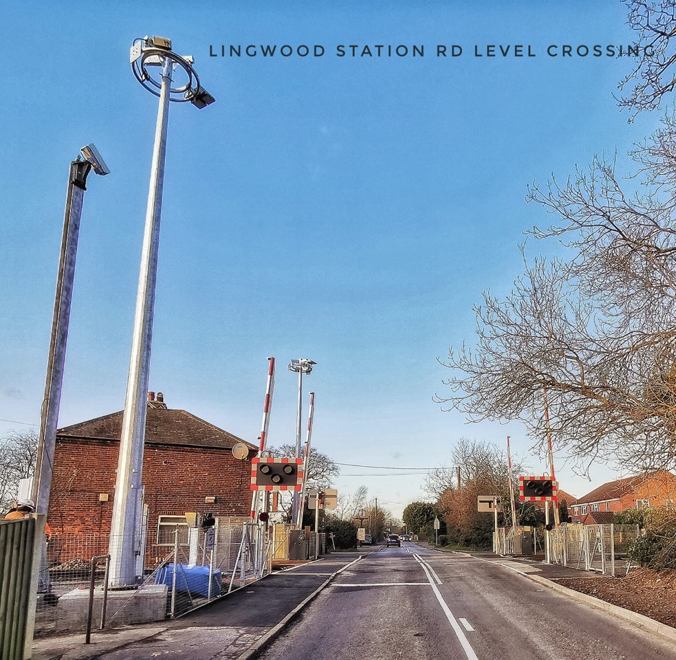 Lingwood sation road level crossing
