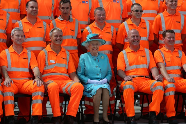 Her Majesty The Queen with the people that rebuilt Reading Station