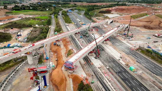 The final Water Orton span being lifted across the M42 during the September closure-2