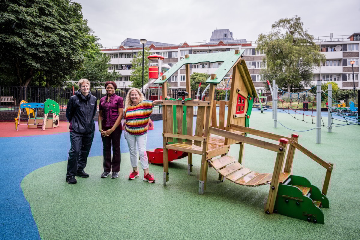 Cllr Rowena Champion, Cllr Una O'Halloran, Cllr Michelline Safi Ngongo at the new playground on the Finsbury Estate-4