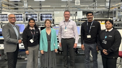 North West Leicestershire MP visits Siemens Mobility’s Ashby-de-la-Zouch engineering and manufacturing facility: North West Leicestershire MP, group photo-2