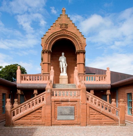 Burns monument at Centre