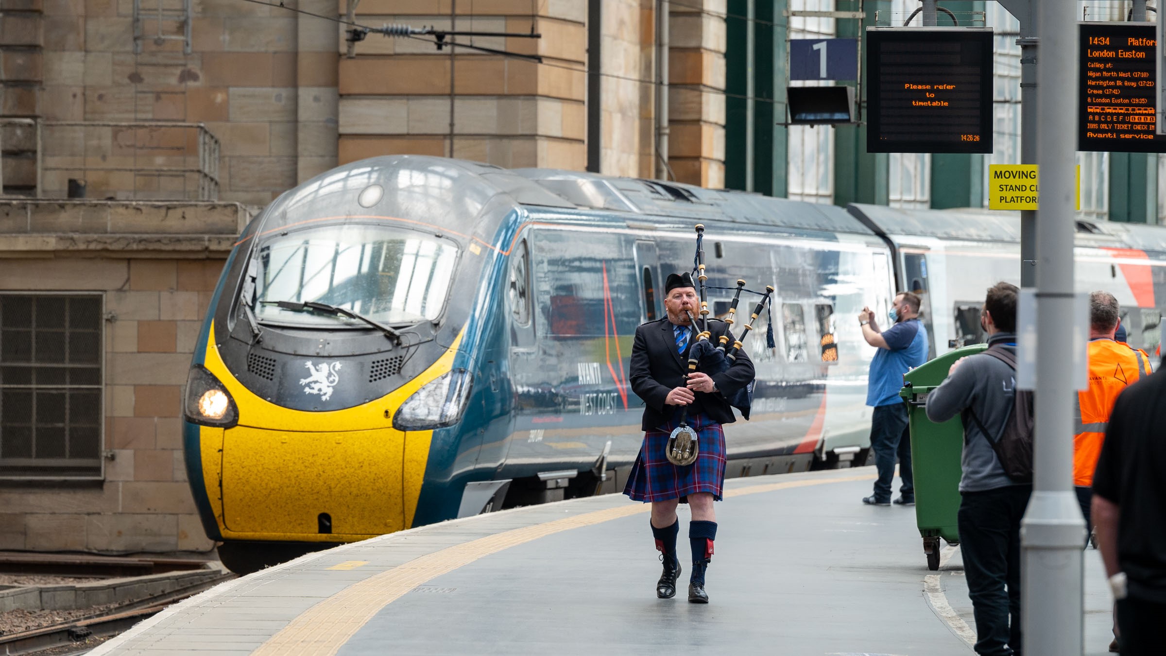 Royal Scot train attempts London to Glasgow record