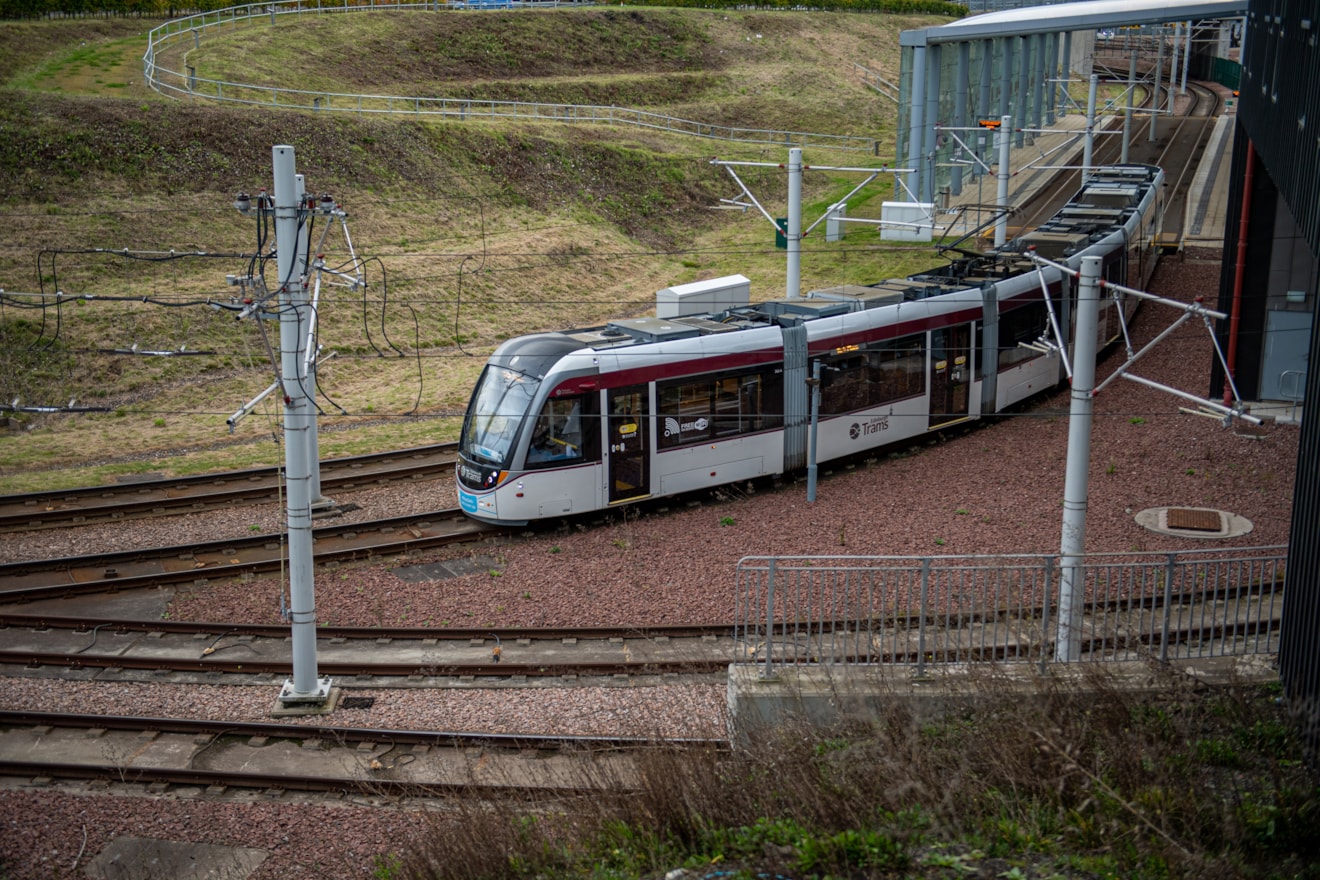 Siemens Mobility wins eleven-year contract extension to maintain Edinburgh Trams infrastructure network.