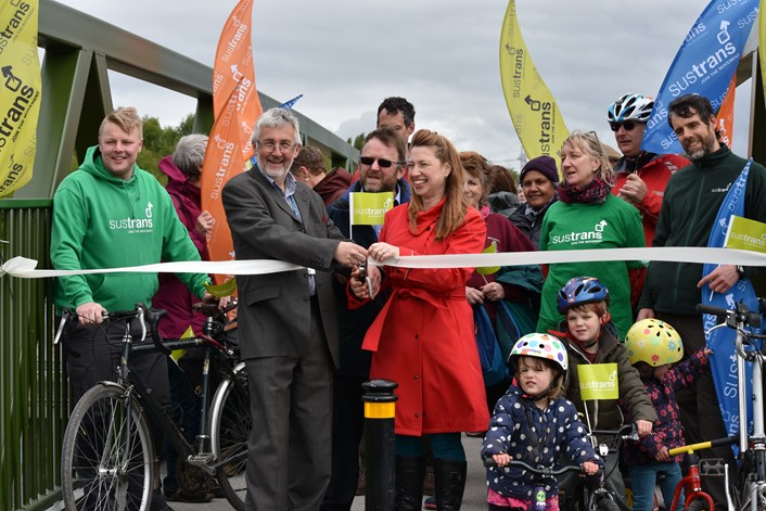 New bridge puts cyclists on the right path : 007.jpg