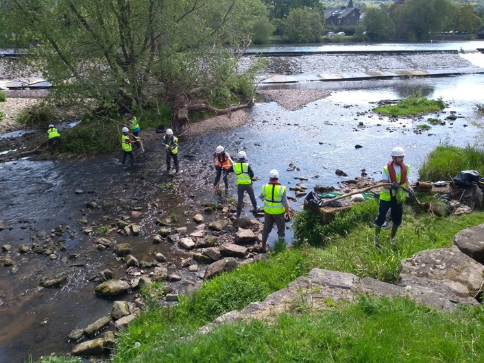 Volunteers needed to help in river clean-up efforts in Otley: otleycleanuphumanchainmay2019002-865937.jpg