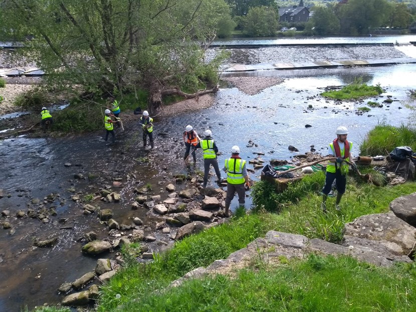 Volunteers needed to help in river clean-up efforts in Otley: otleycleanuphumanchainmay2019002-865937.jpg