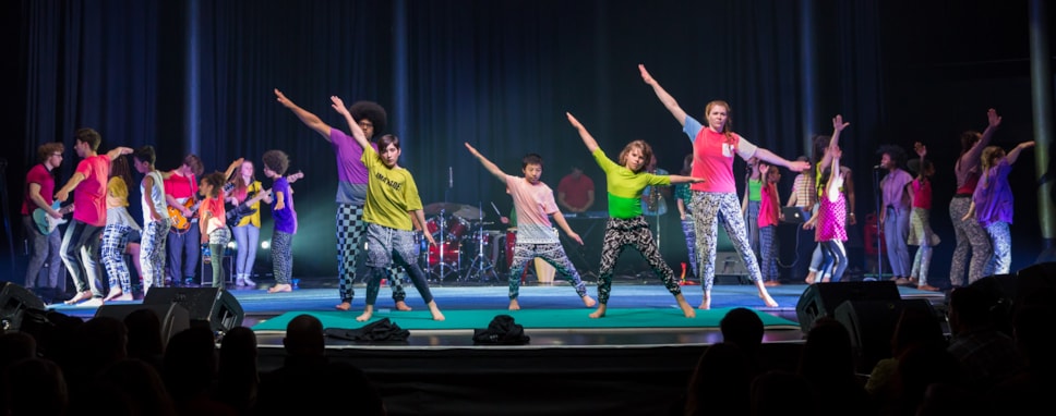 circolombia-whatwedoiswhatwelove-roundhouse2015-damonneale4.jpg