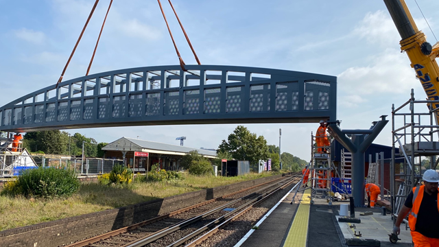 Walton on Thames AfA bridge span install: Walton on Thames AfA bridge span install