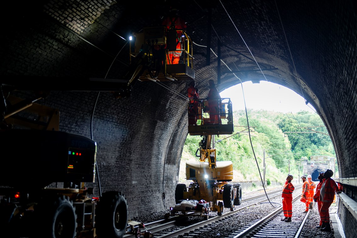 Engineers work between Welwyn and Hitchin to deliver ECDP, Network Rail (3)