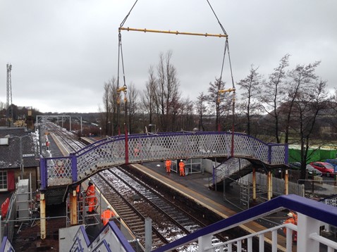 Removing old station footbridge 1