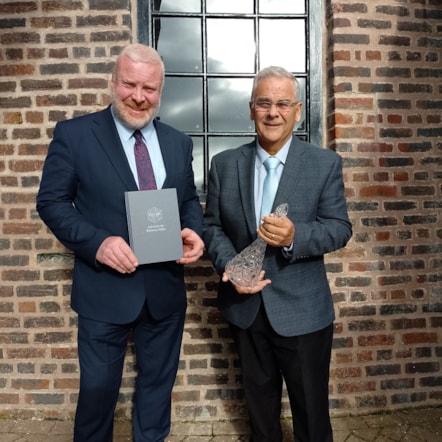 Councillor Damian Corfield and with glass engraver and historian Ian Dury