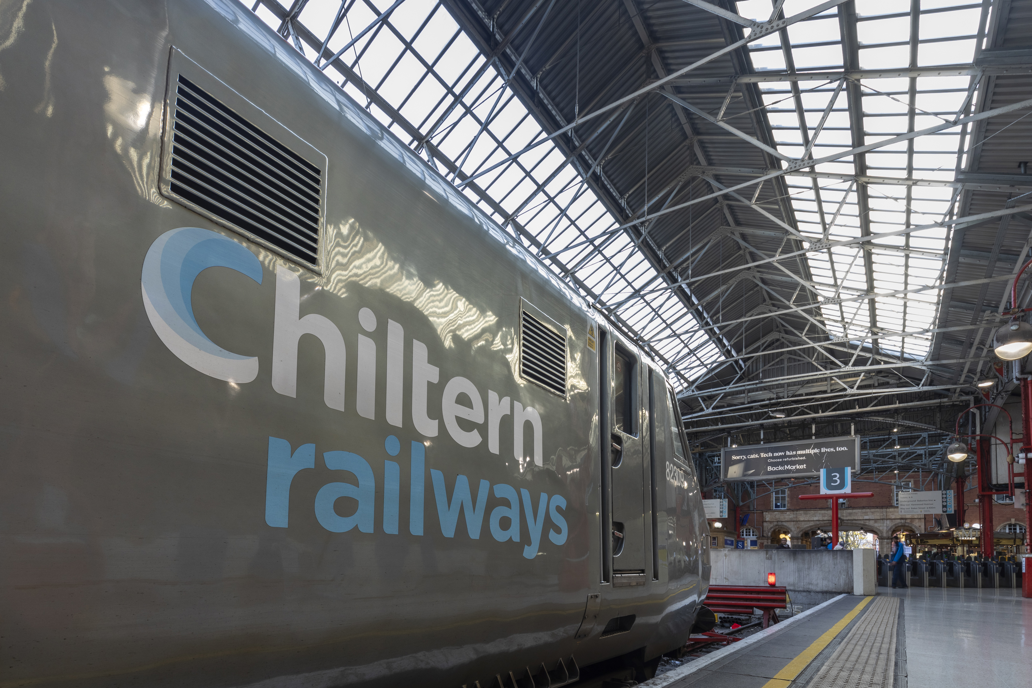 Chiltern Railways Logo On Train Chiltern Railways News   5229de94e28c4bd8bc5cf217e36e0b02 