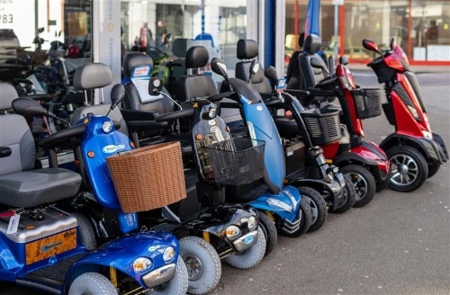 Defnyddiwch Wasanaethau Shopmobility Sir Gaerfyrddin y Nadolig hwn: shopmobility -2