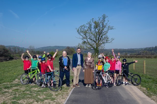 Agor rhan orllewinol llwybr Dyffryn Tywi - Opening of western section of Tywi Valley Path-4