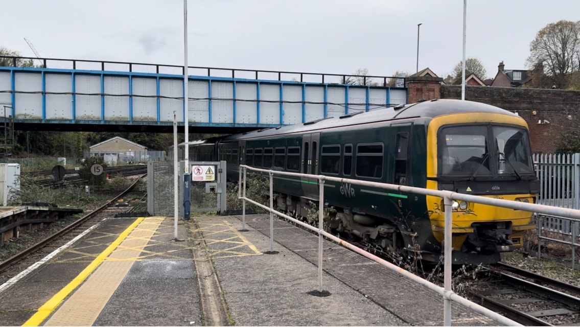 GWR train arriving at Guildford station