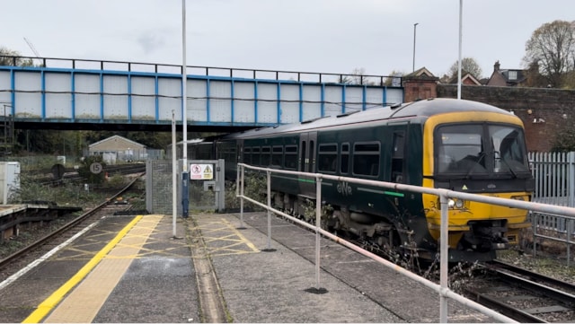 GWR train arriving at Guildford station