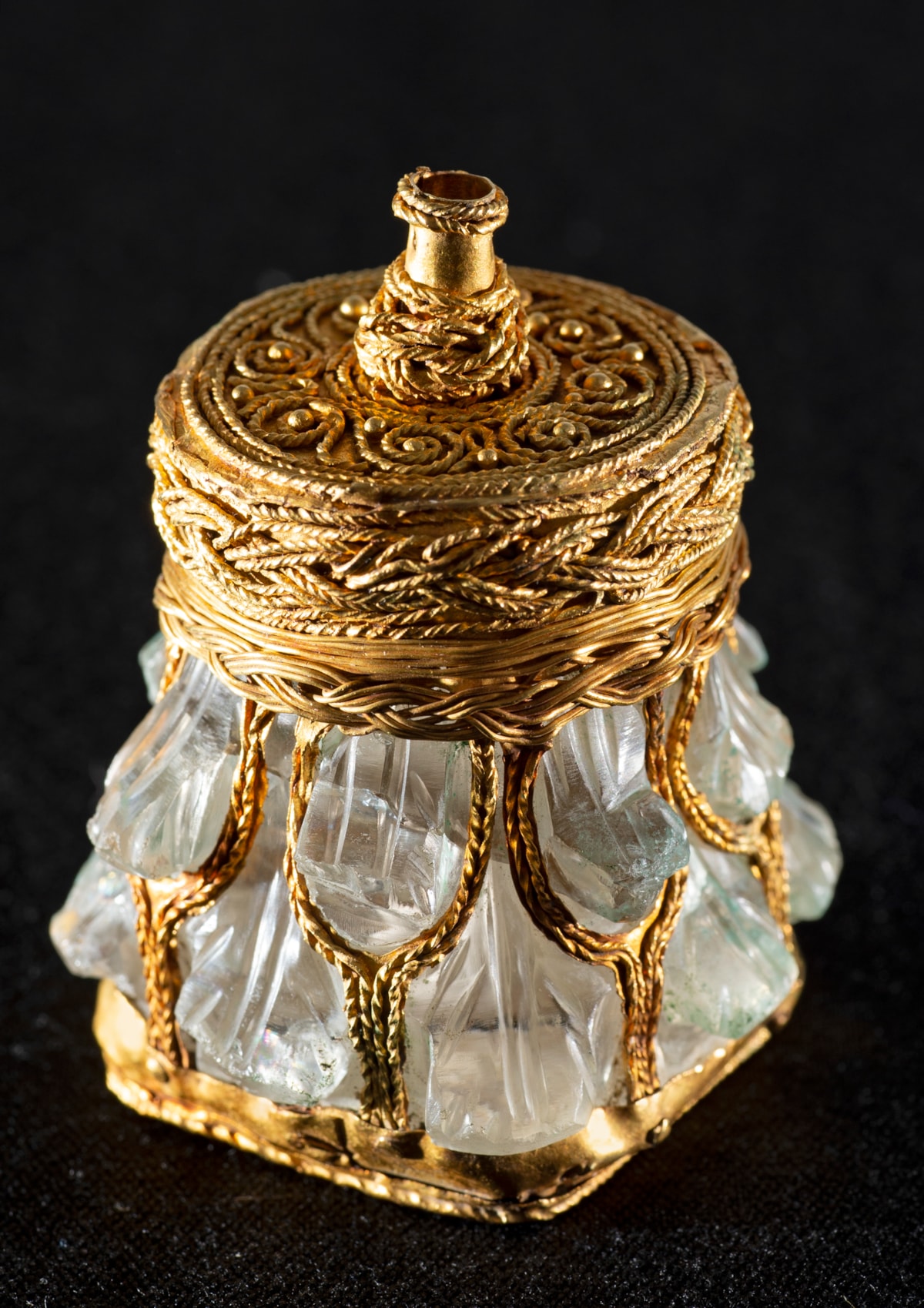 The rock crystal jar. Photo © Neil Hanna