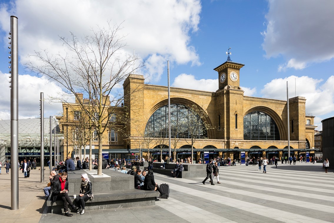 King's Cross railway station - sitting areas: King's cross railway station
clock tower
king's square
train station
busy
people
crowds
day