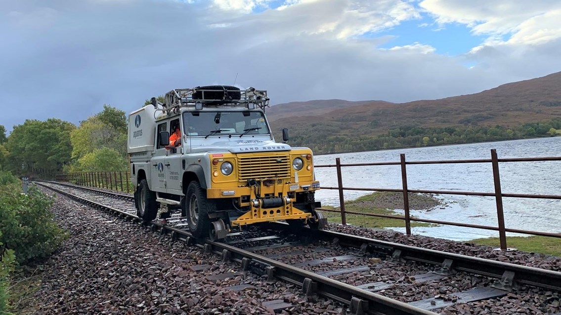 Banishing the autumn blues - specially adapted Land Rover helping keep Devon’s railway track leaf-free this autumn: Aquarius Rail Sand Rover in action