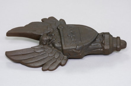 Cast iron angels carryings shields designed by Alice Meredith Williams.  Image (c) Neil Hanna (2)