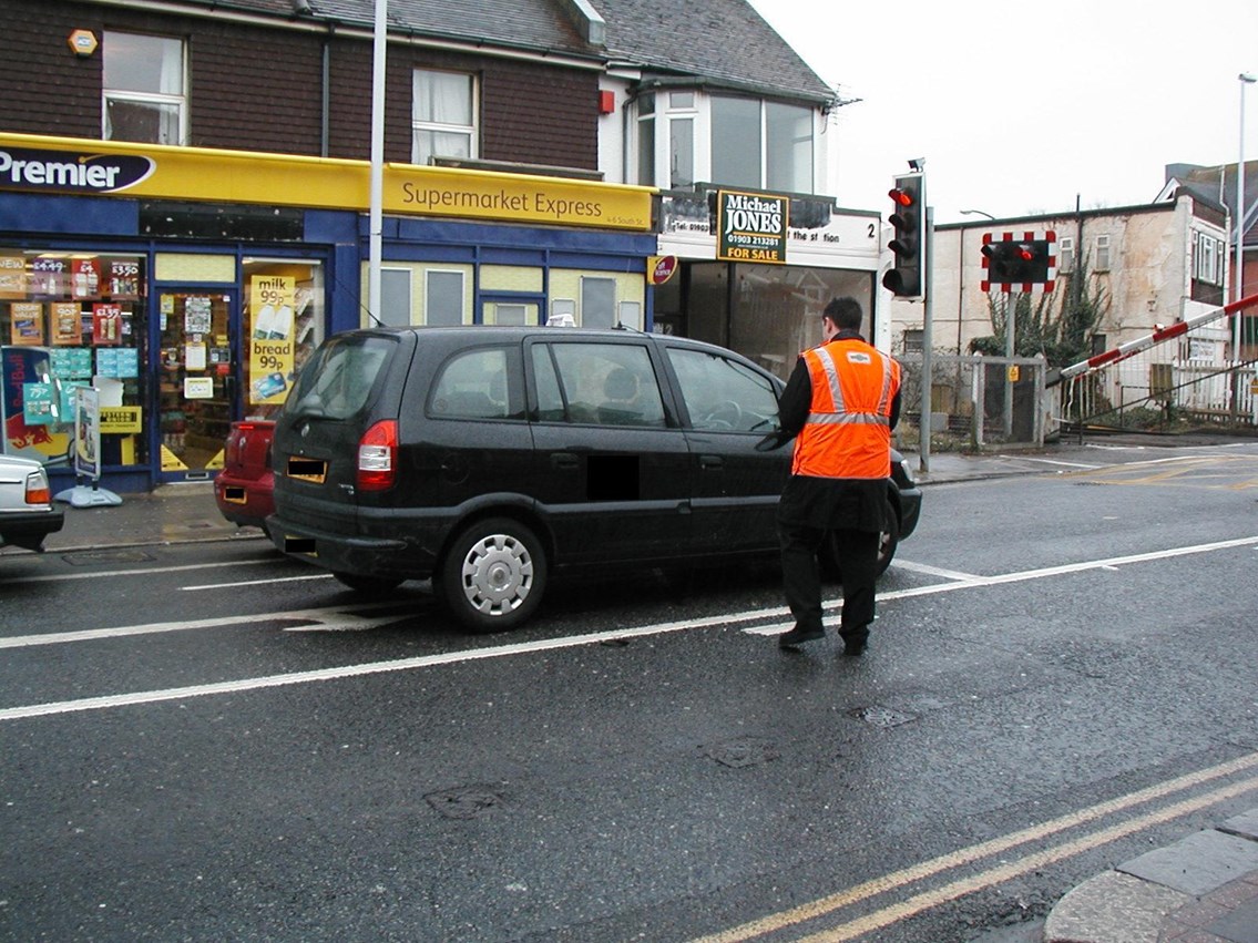 West Worthing Level Crossing Awareness Day: Network Rail, Southern Railway and the British Transport Police highlight the dangers of level crossing misuse with motorists and pedestrians using West Worthing level crossing