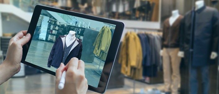 London helps drive global demand for digital shopping: shutterstock 1420963055 (1)