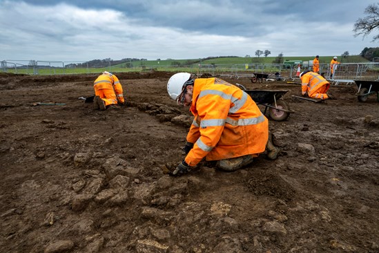 Roman Trading Settlement, Blackgrounds, South Northamptonshire-13: Image of archaeologists excavating a wealthy Roman trading settlement, known as Blackgrounds, in South Northamptonshire. 

Tags: Archaeology, Roman, Northamptonshire, Phase One, History, Heritage