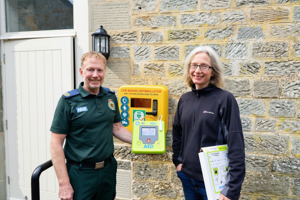 Paul Brolly and Beck Orton with new defib