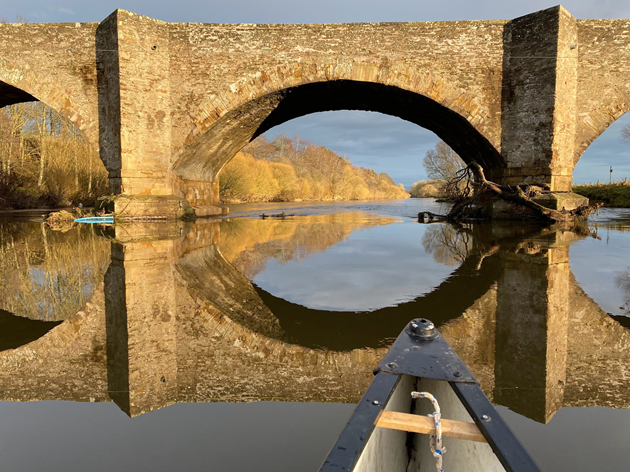 Beaver survey 2020-2021 - canoe surveying in Perth ©Roisin Campbell-Palmer/Beaver Trust